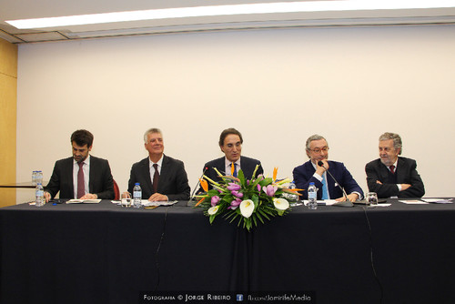 Afonso Camões, João Calvão da Silva, David Dinis, António Lobo Xavier, José Miguel Júdice. Colóquio sobre Direito e Comunicação Social - Problemas e Desafios