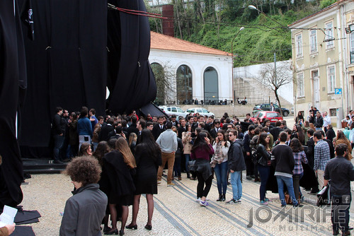 Associação Académica de Coimbra (AAC) coberta de panos negros como protesto - Ensino Superior de Mãos e Pés Atados