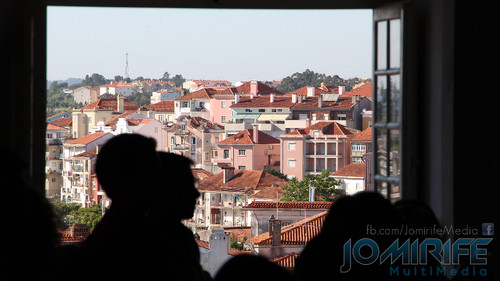 Alunos a estudar na Faculdade de Direito da Universidade de Coimbra (FDUC) têm vista directa sobre a cidade de Coimbra