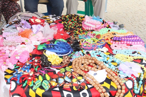 Feira de Artesanato Urbano SAPO Viajar Angola Armario Que Plancha La Ropa ~ Feira de Artesanato Urbano SAPO Viajar Angola